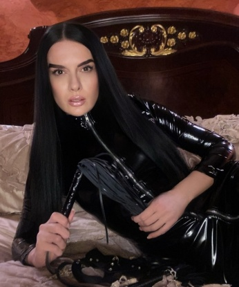 Проститутка Адриана